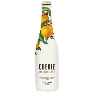 Bouteille de bière Chérie à la Pêche bien fraîche sur fond estival