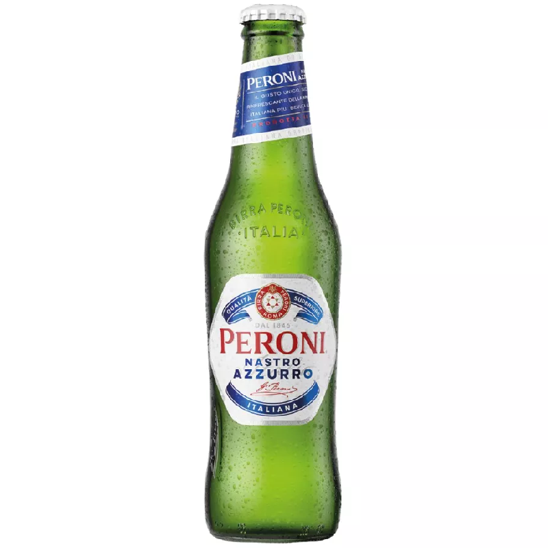 Bouteille de bière Peroni Nastro Azzurro 33cl sur fond blanc Bouteille de bière Peroni Nastro Azzurro 33cl sur fond blanc