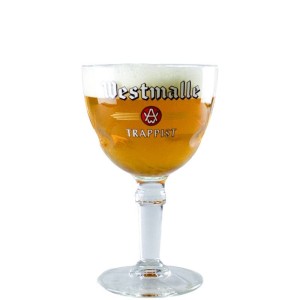 Calice Westmalle 33 cl sur fond neutre, idéal pour déguster une bière trappiste belge
