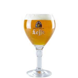 Verre à bière Leffe 33 cl rempli de bière blonde avec mousse généreuse